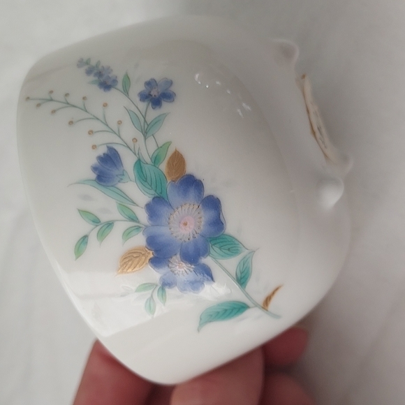 AKECHI teacup macha bowl gold leaf blue flowers crisp white Japanese catchall - Picture 6 of 16
